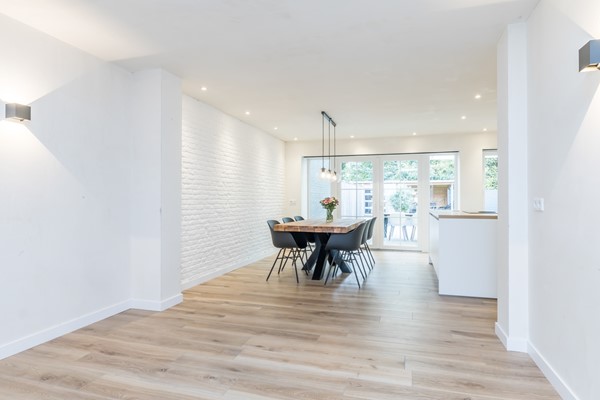 Foto - Te koop: Instapklaar gemoderniseerde geschakelde 2 onder 1 kap woning met voldoende woonoppervlakte, garage, berging en tuin in Simpelveld (Huls)
